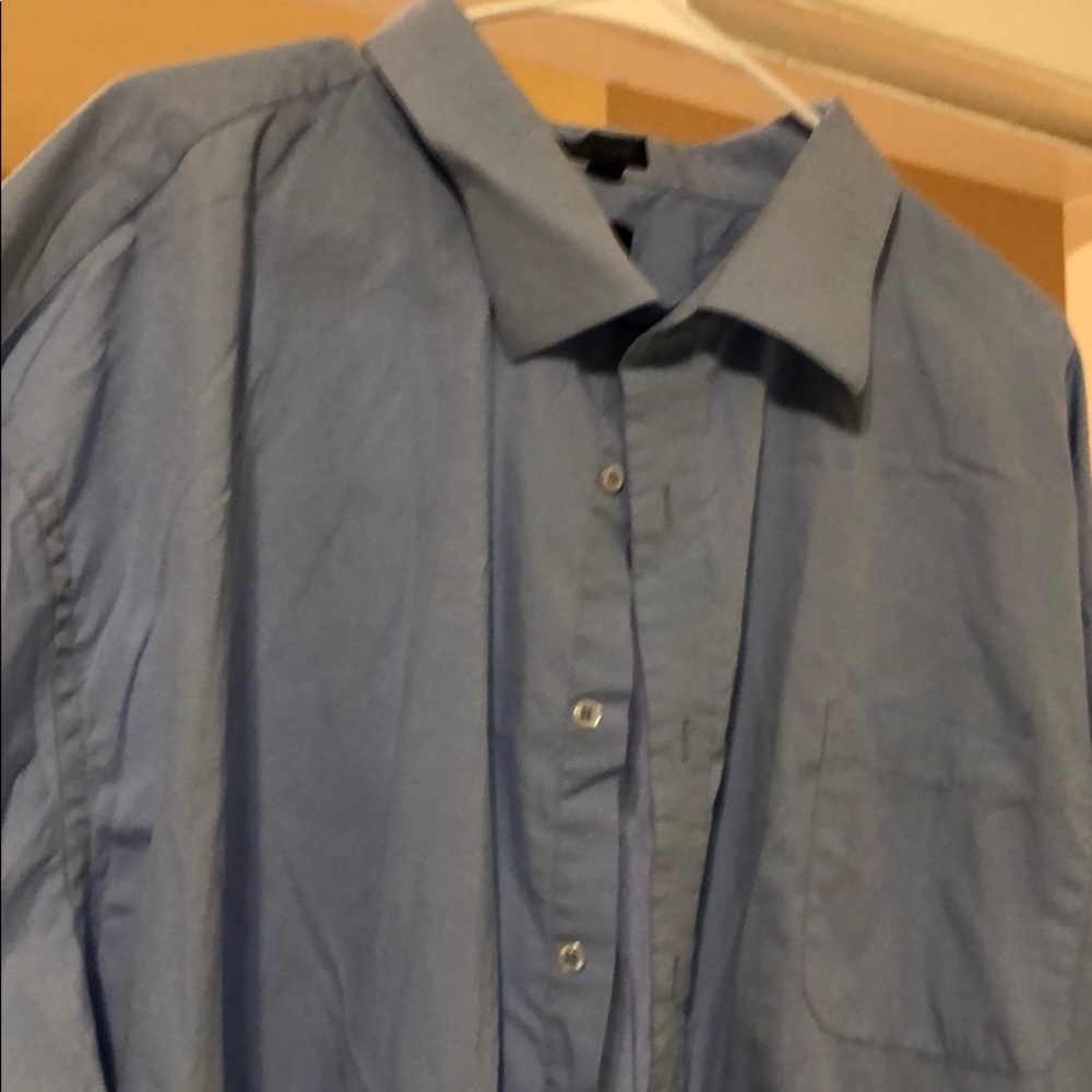 Men’s button down long sleeve dress shirt